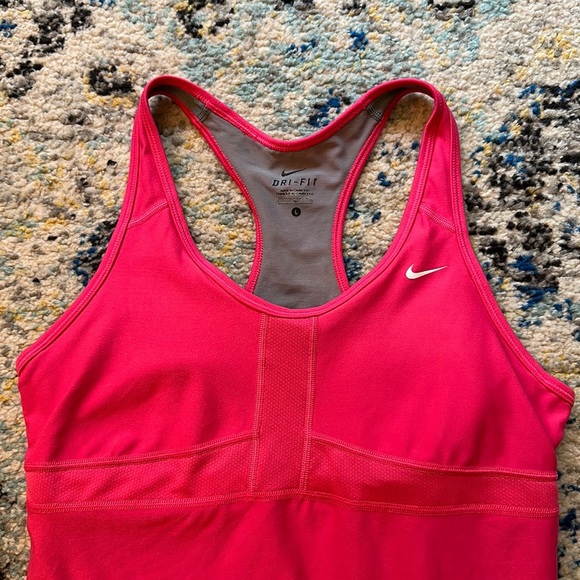 Nike Dri-fit tank Pink with built in sports bra - Picture 4 of 9